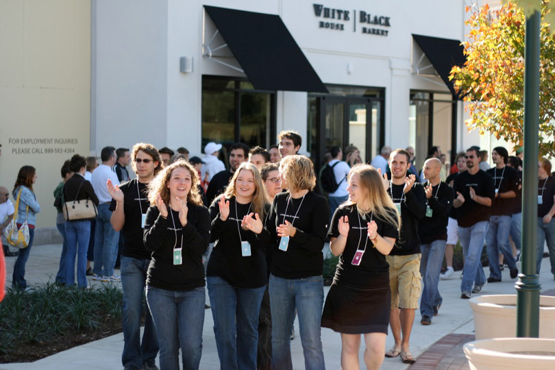 Apple employees wearing black uniform