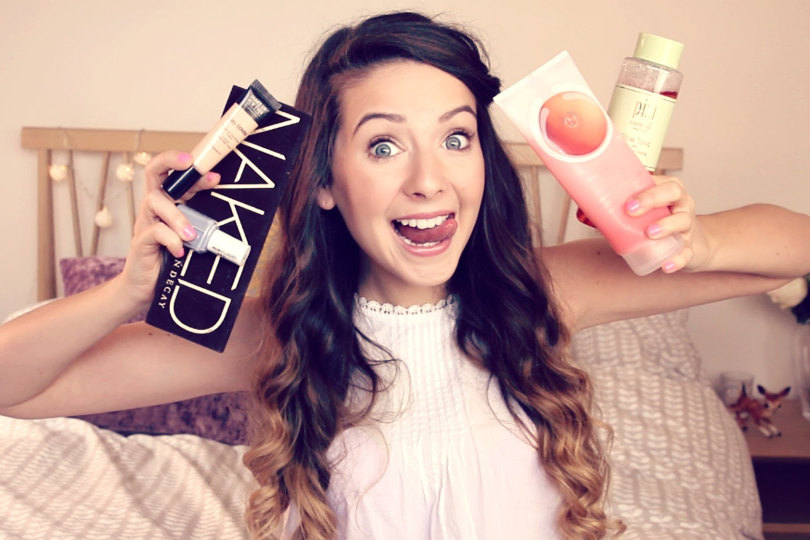 Zoella reviews products